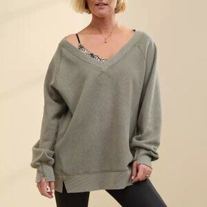 NWOT** Aerie downtime textured V-veck sweatshirt